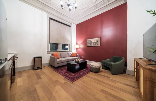 Sedalia Apartment | The Scarlet Suite - Luxury 2-bedroom Apartment in Downtown Sedalia