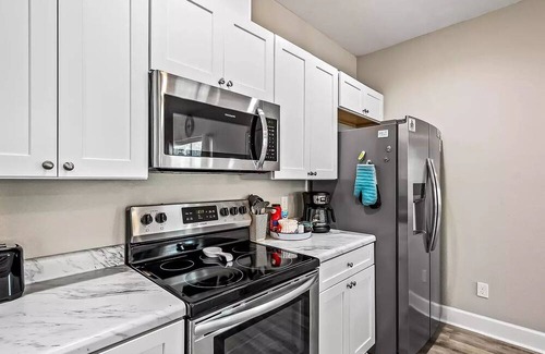 Carrabelle House | The Seabreeze Retreat with community pool
