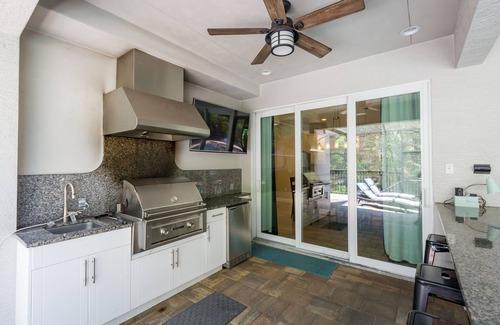 Bay Isle House | The Seagrape Villa -Family Friendly- Luxury Accommodation in Paradise