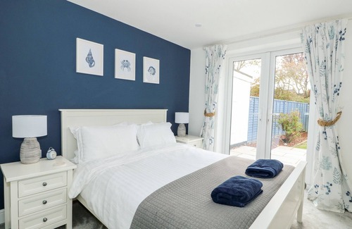 Sutton-on-Sea Cottage | THE SEASIDE RETREAT, pet friendly, with a garden in Sutton-On-Sea