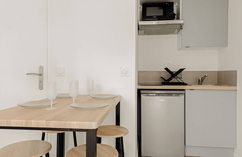 Decines-Charpieu Apartment | The Secret Garden