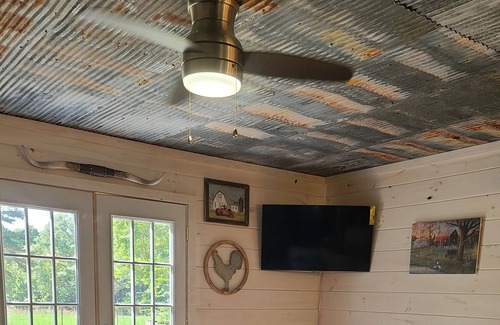 Mountain View Cottage | The Shed- A Farmhouse cottage close to all town has to offer