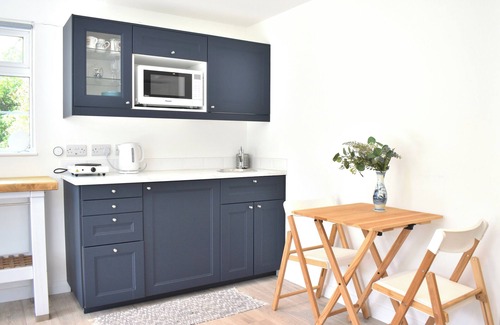 Hunston Apartment | The Shed at The White House is a dog friendly annexe, nestled in the picturesque village of Hunston.