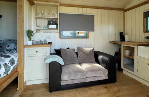 Tan-y-groes Cabin | The Shepherds Hut Glyncoch, Llangrannog