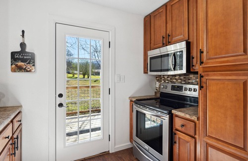 Pittman Center Cabin | The Sherridan - Luxury Cabin in Gatlinburg with WiFi, Hot Tub and More!