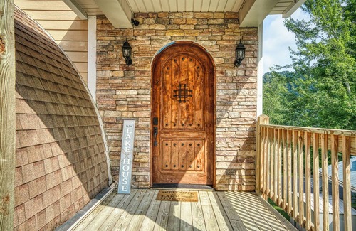 Sparta House | The Shoreline Lake House on Center Hill Lake! CHL's Waterfront Rental!