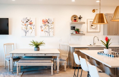 Washington Fields House | The Show House | Cinematic Mountain Views & Movie-Themed Getaway – Kid-Friendly!