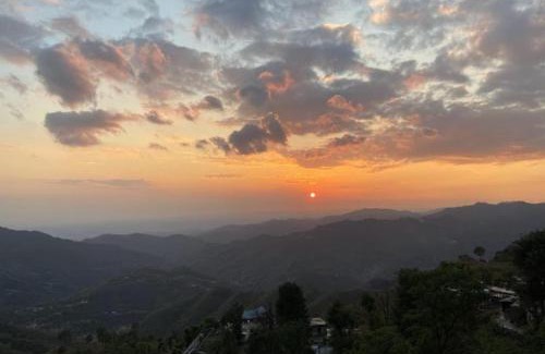 Fagu Villa | The Sky Mountain Kufri I Serviced Villa I Balcony I Valley and Mountain View I Family Groups & Bonfire I Memories & Enjoyment Villa I Operated by Exotic Stays
