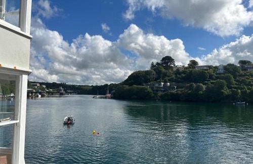 Fowey Apartment | The Slipway Suite Fowey Harbour & Parking 1 Min