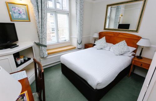 Tetbury Hotel | The Snooty Fox