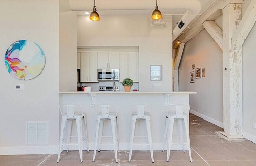 Newport News Apartment | ❤️The Speakeasy❤️Downtown Newport News!