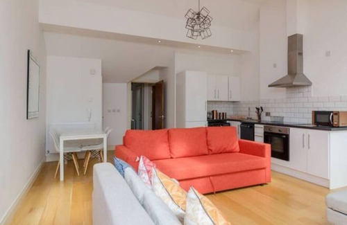Cathedral Quarter Apartment | The Spire Apt - Spacious 2-Bed City Centre Apt – Sleeps 5 | Cathedral Quarter Location