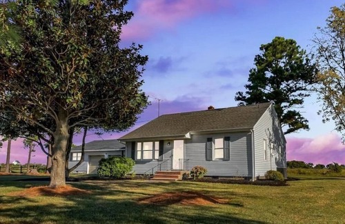 Frenchtown-Rumbly House | The Sportman's Cottage House- Perfect for relation, fun and enjoying beautiful views