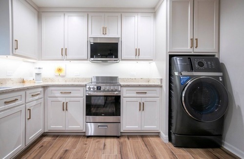 Oxford Apartment | The Square Unit 3, Cozy 1 BR by VelvetDitchVillas