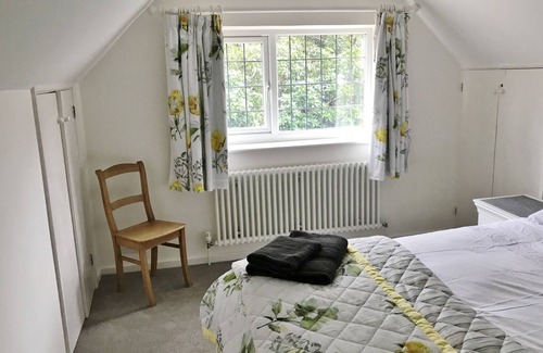 New Forest District Cottage | The Squirrels is a charming detached cottage in the New Forest National Park