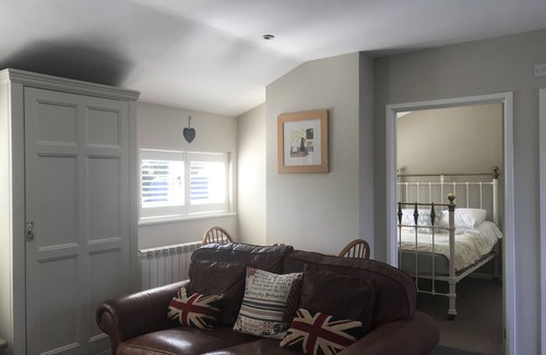 Stourbridge Cabin | The Stable at New Wood Farm. Private parking behind electric gates.