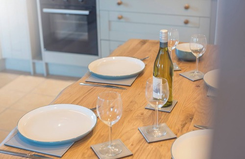 Castlemartin Cottage | The Stables and Bullpen, Holiday Cottage Castlemartin, Sleeps 6, 3 bedrooms, bathrooms
