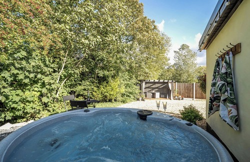 Poulton-le-Fylde Cottage | THE STABLES, romantic, character holiday cottage in Stalmine