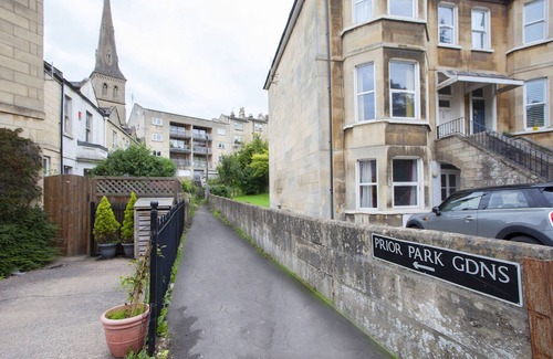Liskeard Cottage | The Stables - sleeps 8 guests in 4 bedrooms