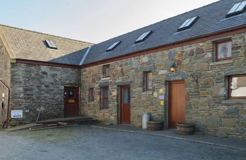 Kirk Braddon Cottage | The Stables - sleeps 6 guests in 3 bedrooms