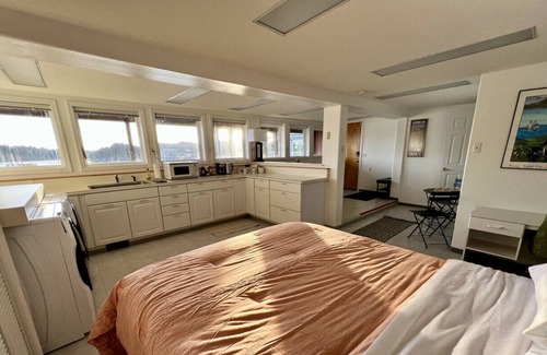 Kodiak House | The Starboard Side Room