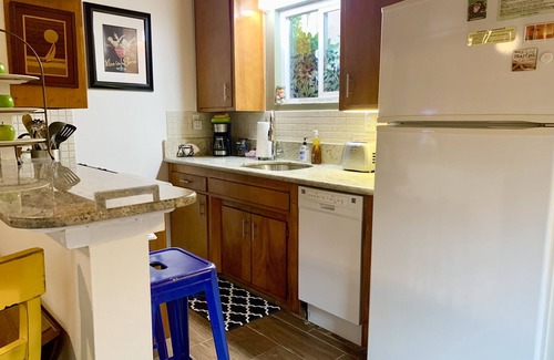 Old Towne Cottage | The Starfish Cottage" Steps to the Ocean. 🌊🏖️. 🌀SUMMER FUN 🌀RELAX & ENJOY 😎