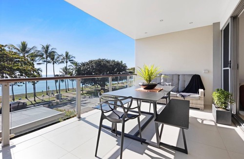 North Ward Apartment | The Strand Stunner Su