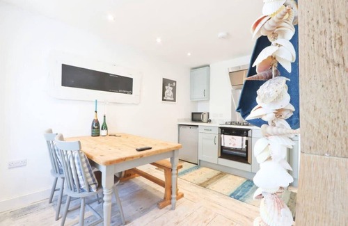Shaldon House | The Strand Summary: T