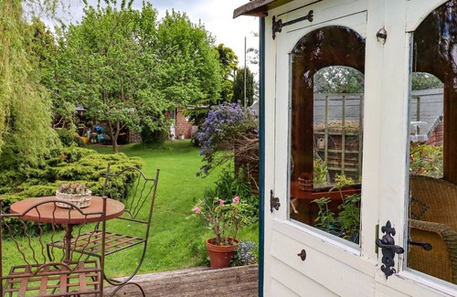 Stotfold Apartment | THE STUDIO, family friendly, with a garden in Baldock