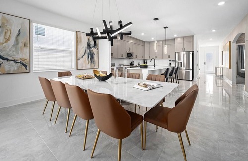 Florida Center House | The Sublime | Deluxe home w pool, huge LR/DR, epic theme BR, near top theme park