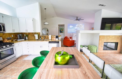 La Quinta House | The Sunberry: Private Mini Resort, Free Heated Pool/Spa, 5-star hospitality!