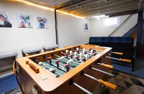 East End House | The Sunflower Home with Game Room & Hot Tub! Pet Friendly!