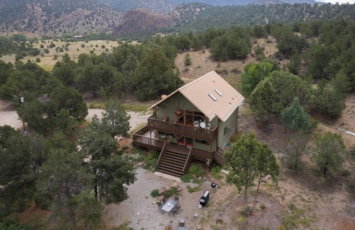 Salida Cabin | The Sunset House- Your perfect Rocky Mountain Getaway!
