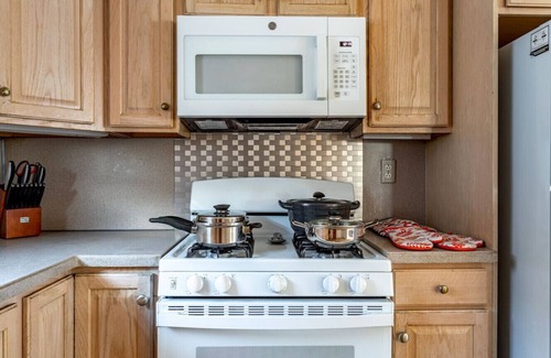 Constable Hook Apartment | The Sunset Suite! 3BR/2BA Near NYC and Airport!