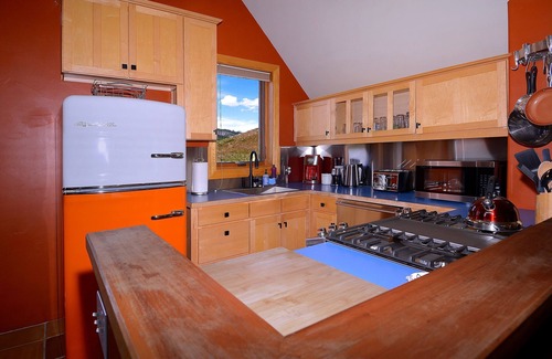 Crested Butte House | The Surf Shack, Unique cozy house in Pitchfork
