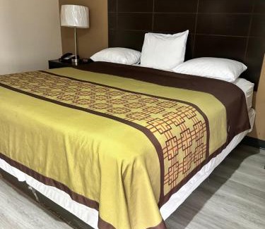 Caldwell Hotel | The Surrey Inn