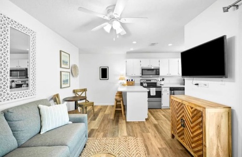 Seagrove Beach Condo | The Swanky Seagull 30A: STEPS to the BEACH!