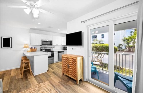 Seagrove Beach Condo | The Swanky Seagull 30A: STEPS to the BEACH!