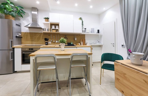 Torre del Greco Apartment | The Sweet Spot. your ideal spot! In the center of the Bay of Naples!