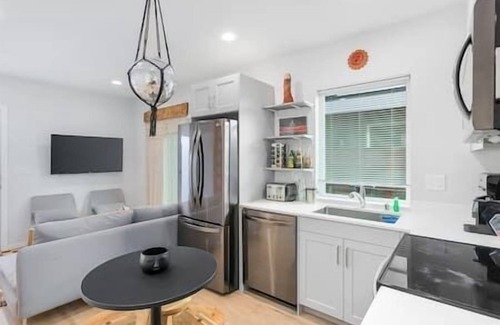 Whittier Heights Apartment | The Sweetest Suite - 91 Walkscore!