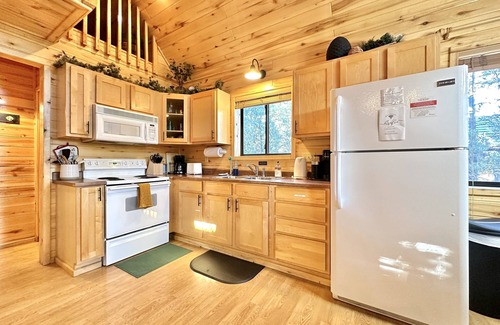Heber Cabin | The Tamarack | Spa, Updated Décor, Pets allowed!