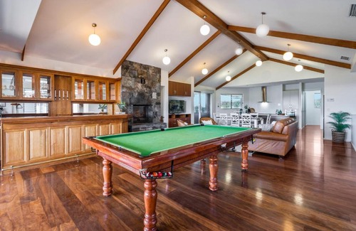 Tamborine House | The Tamb Farm House - Your Entertainment Holiday Destination
