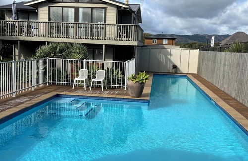 Waikanae House | THE TENNIS PAVILION @ Longshore: Small bach; big facilities! Pool, spa, tennis