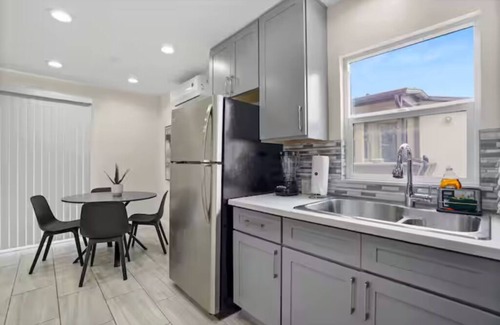 Belmont Heights Apartment | The Termino Treasure-Walk to Beach-Coastal Comfort