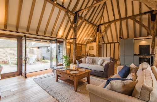 Stowting Cottage | The Thatched Barn - a holiday let that sleeps 2 guests in 1 bedroom