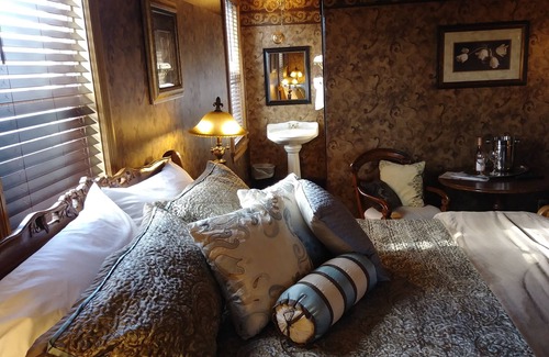 Annandale Hotel | The Thayer