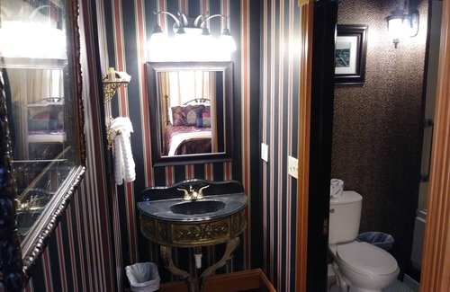Annandale Hotel | The Thayer