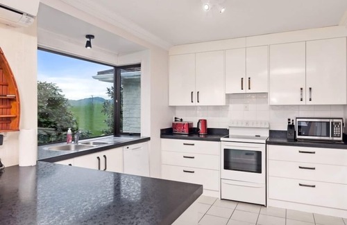 Rotorua House | THE TOP DECK (LONGER DISCOUNTED CORPORATE STAYS ARE WELCOME)