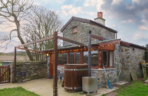 Patrick Cottage | The Tower - sleeps 2 guests in 1 bedroom