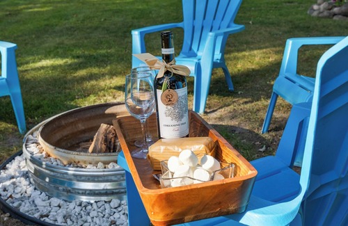 Higgins Lake House | The Treehouse @ Higgins Lake-HOT TUB- Fireplace-Pets❤️-3 min walk to the lake
